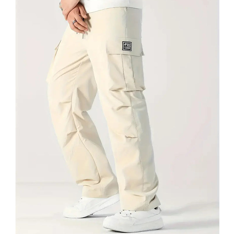 ๐ NU 50% KORTING! ๐ ๏ธ Stretchbroek voor heren met zakken โ Meerdere zakken & trekkoord in de taille โ Casual rechte broek โ perfect voor werk, reizen of actieve dagen ๐โโ๏ธ