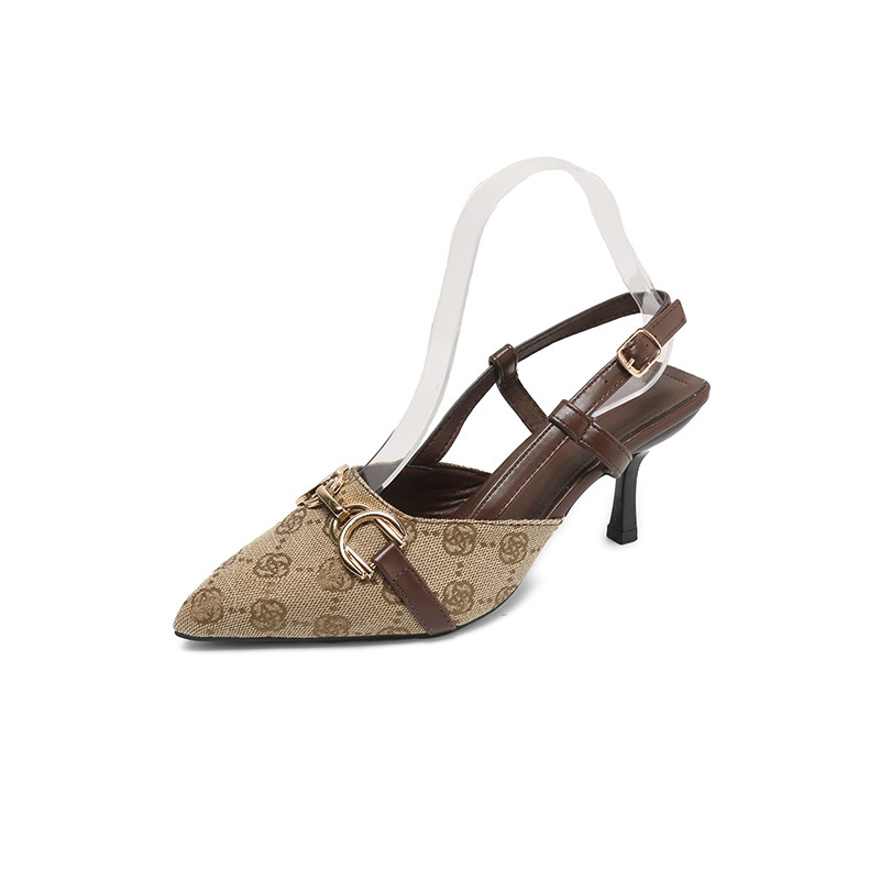 โจ๐ SPECIALE AANBIEDING -50%! Pumps met spitse neus en metalen ketting โ naaldhak, hielbandje en monogramprint