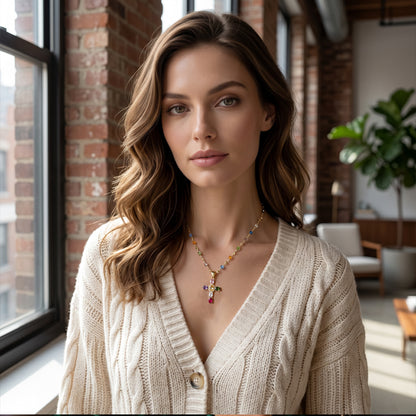 💎 50% KORTING!! ✝️ Kleurrijke ketting met kruisvormige hanger van strass – levendige glinstering, verstelbare lengte en een betekenisvol statement ✨