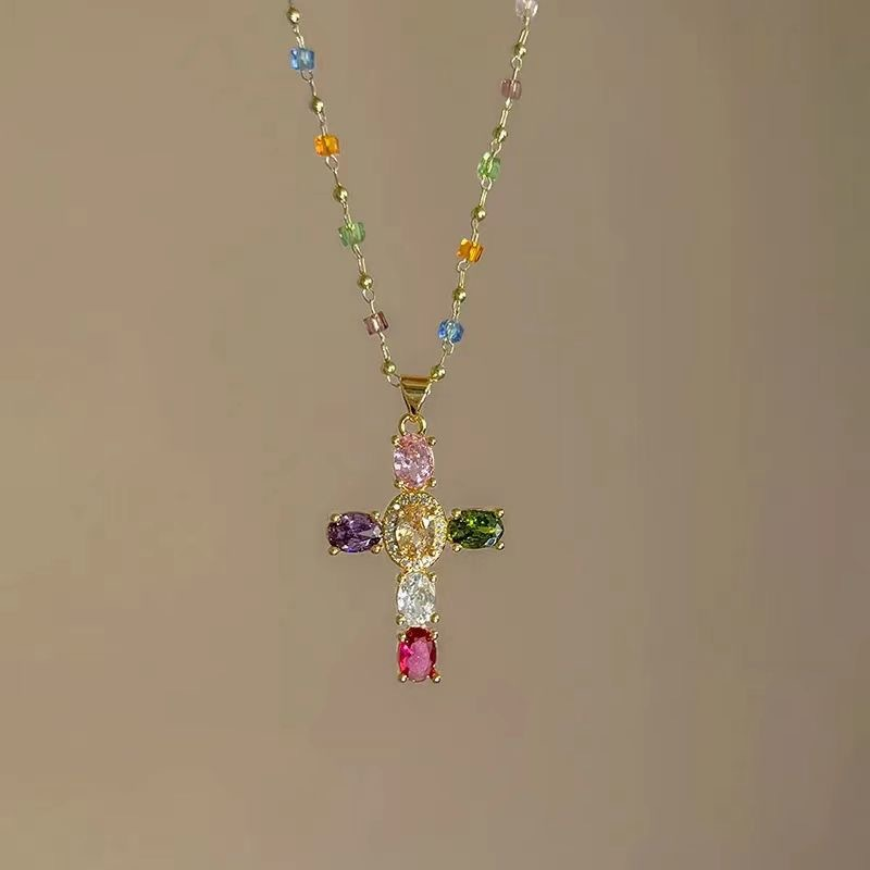 💎 50% KORTING!! ✝️ Kleurrijke ketting met kruisvormige hanger van strass – levendige glinstering, verstelbare lengte en een betekenisvol statement ✨