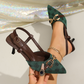 ✨💃 SPECIALE AANBIEDING -50%! Pumps met spitse neus en metalen ketting – naaldhak, hielbandje en monogramprint