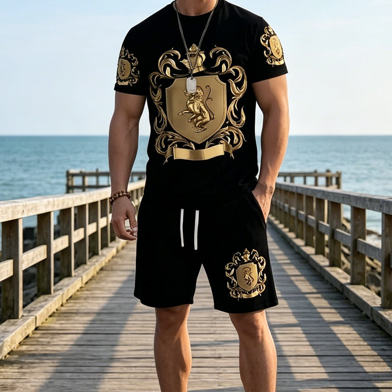 👕 NU 50% KORTING! 👑 Set met T-shirt en korte broek met Gold Crest-print voor heren – Stijlvol, ademend en perfect voor ontspannen zomerdagen of sportieve looks 🩳